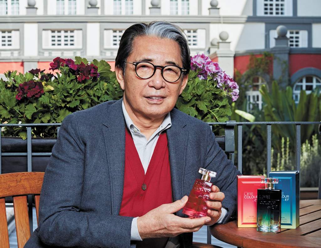 El diseñador japonés Kenzo Takada, fundador en los años 70 de la firma Kenzo, falleció este domingo en Neuilly-sur-Seine, a las afueras de París, a los 81 años. (ARCHIVO) 