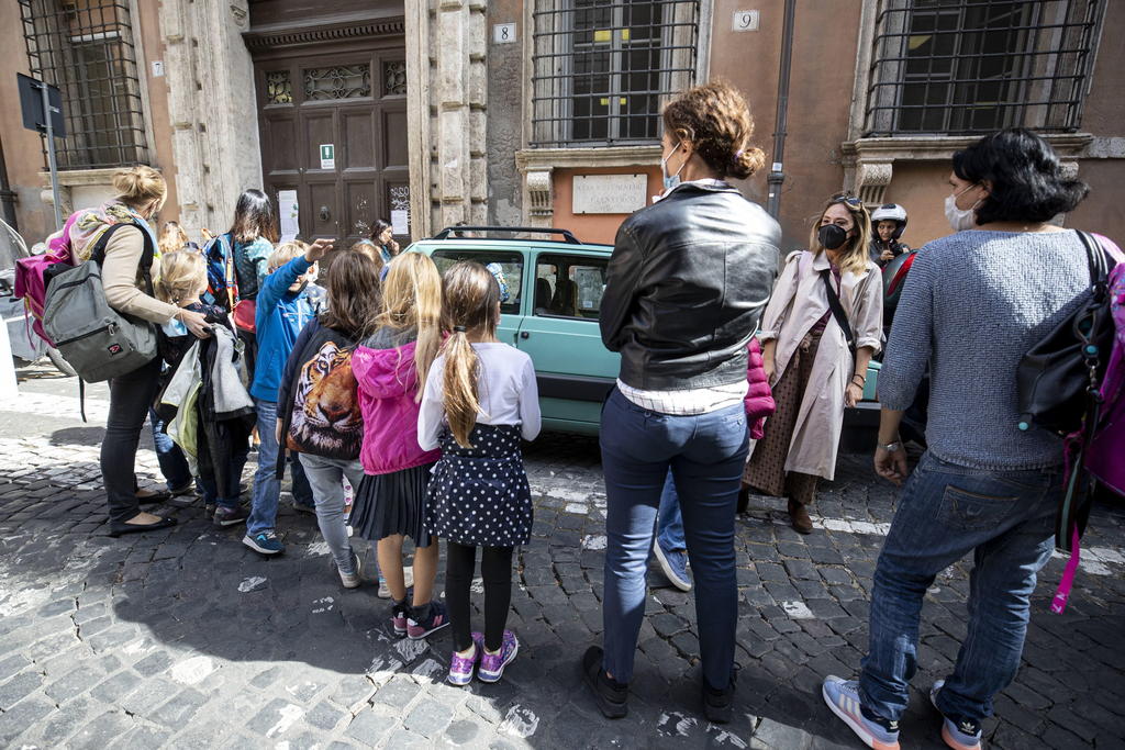 El aumento en los casos de coronavirus registrado en Italia en los últimos días no es culpa de la apertura de las escuelas, según defendió hoy la ministra de Educación, Lucia Azzolina. (EFE) 