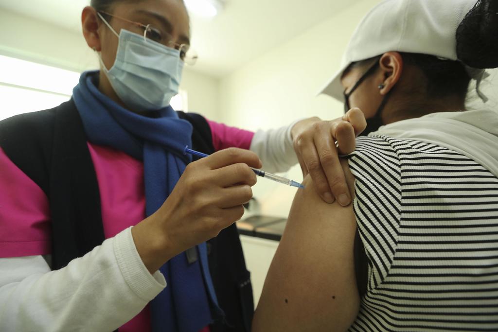 Tras el arranque a la población abierta, en tan sólo dos días se aplicaron más de 550 vacunas contra la influenza en el Centro de Salud Isauro Venzor de Gómez Palacio. (ARCHIVO)