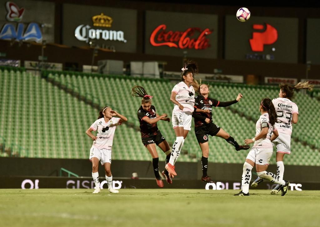 El Santos Laguna Femenil no pasó del empate sin goles en el Corona ante el Club Tijuana, en uno de los duelos que cerró la novena jornada del Guardianes 2020. (ERICK SOTOMAYOR)