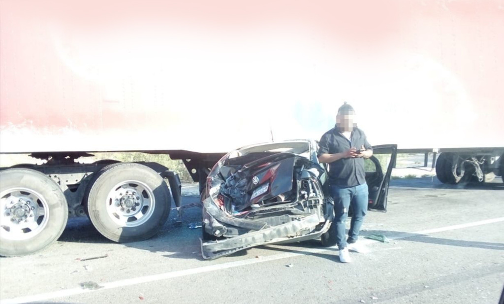 El accidente ocurrió alrededor de las 11:00 horas de ayer en la carretera San Pedro-Cuatro Ciénegas. (EL SIGLO DE TORREÓN)