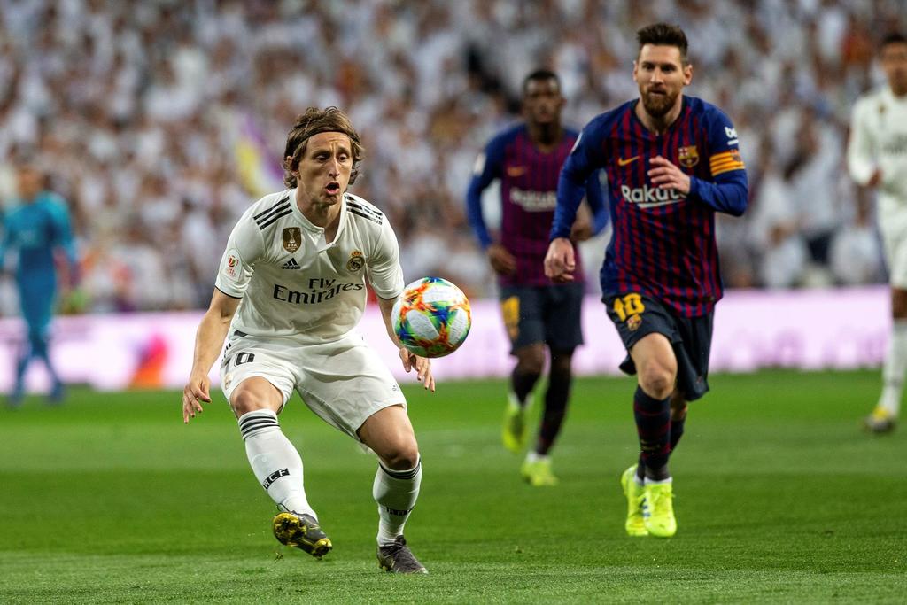 Luka Modric celebró que el argentino Leo Messi se quedase finalmente en el Barcelona al representar 'un plus' en los clásicos. (ARCHIVO)