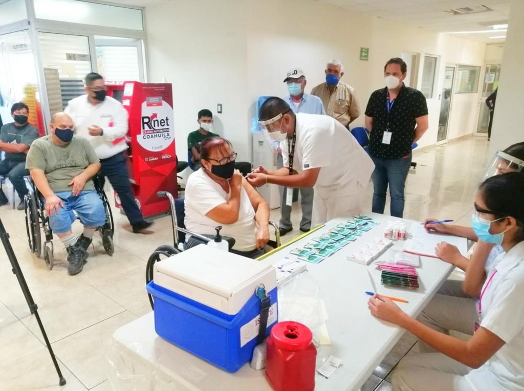 El ISSSTE dio inicio a la campaña de vacunación contra la influenza estacional en Monclova.