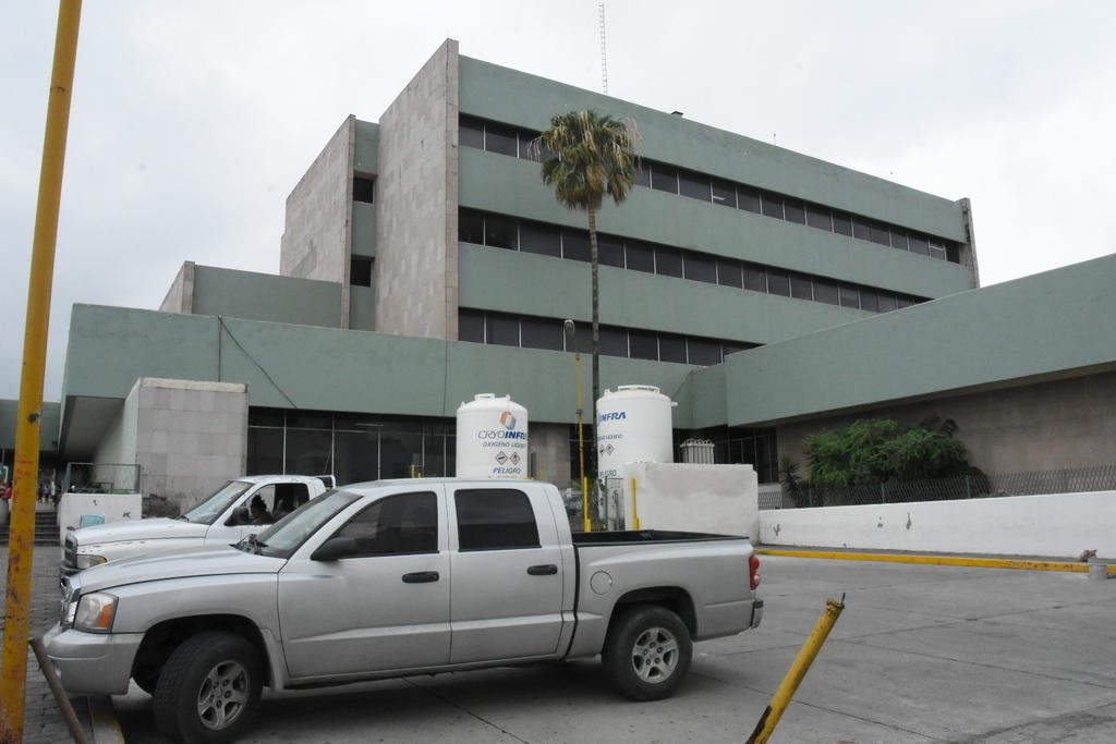 La Jurisdicción Sanitaria 04 de la Secretaría de Salud desmintió el rumor de que el bloque B del Instituto Mexicano del Seguro Social (IMSS), transformado en Torre COVID, sea convertido a finales del presente mes en centro médico convencional. (SERGIO A. RODRÍGUEZ)