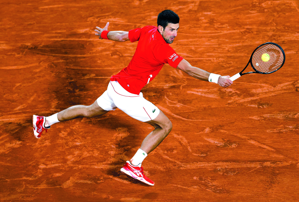 Tras una intensa batalla, Novak Djokovic derrotó 6-3, 6-2, 5-7, 4-6, 6-1 a Stefanos Tsitsipas en duelo que duró más de cuatro horas.