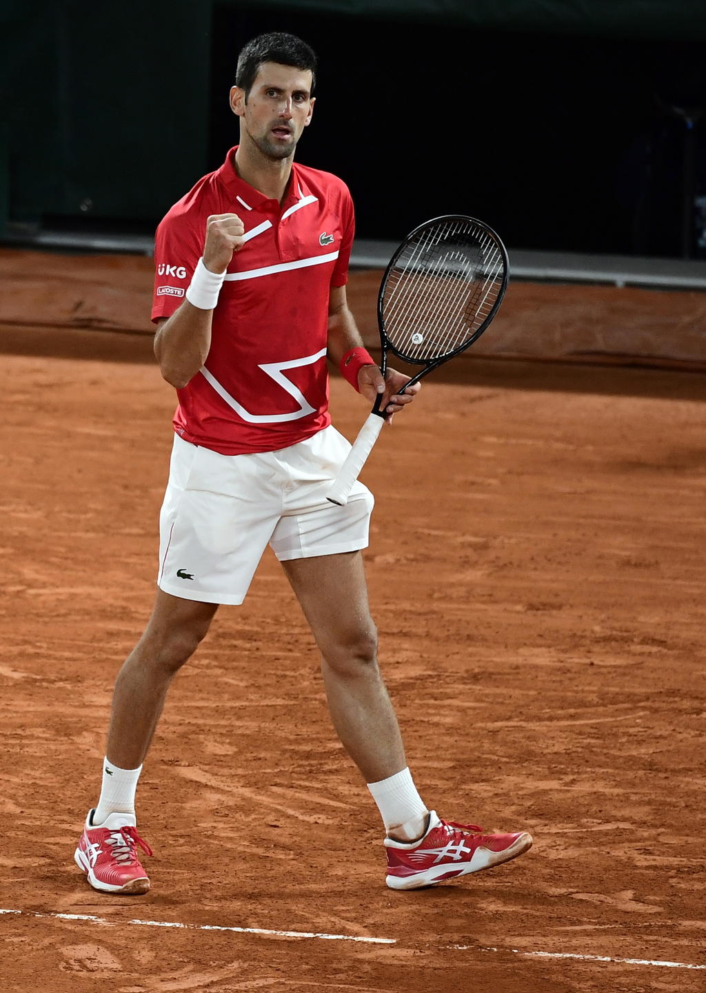 Novak Djokovic (i) y Rafael Nadal (d) chocan en una final 'soñada' de Roland Garros.