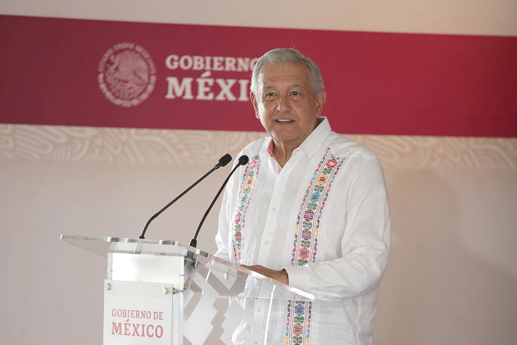 El presidente Andrés Manuel López Obrador (AMLO) aseguró que el estado de Quintana Roo está de pie luego del paso del huracán 'Delta' y la disminución de casos de COVID-19 en esa entidad. (ARCHIVO)