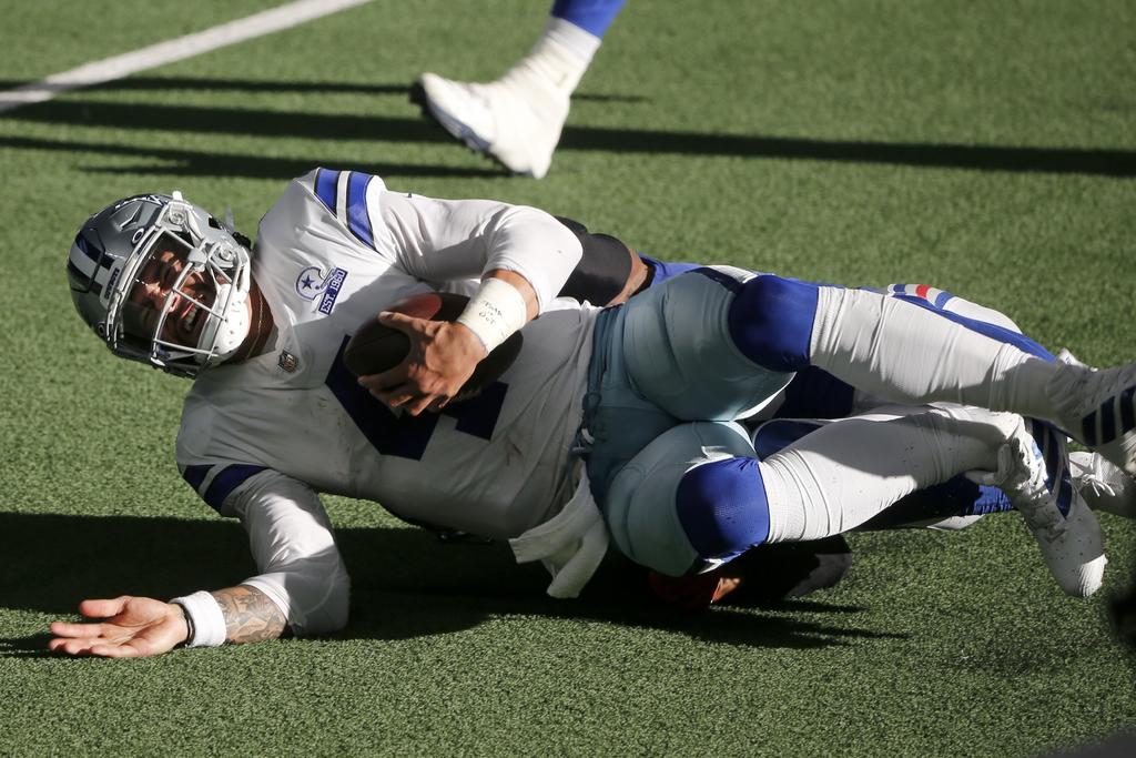 El quarterback de los Vaqueros de Dallas, Dakota 'Dak' Prescott, sufrió una lesión en la pierna derecha hoy domingo 11 de octubre durante el juego contra los Gigantes de Nueva York. (AP)
