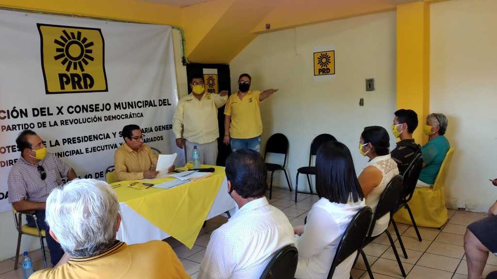 José Antonio Valenzuela fue designado como presidente del partido en Lerdo y Érika Adame será la secretaria general.