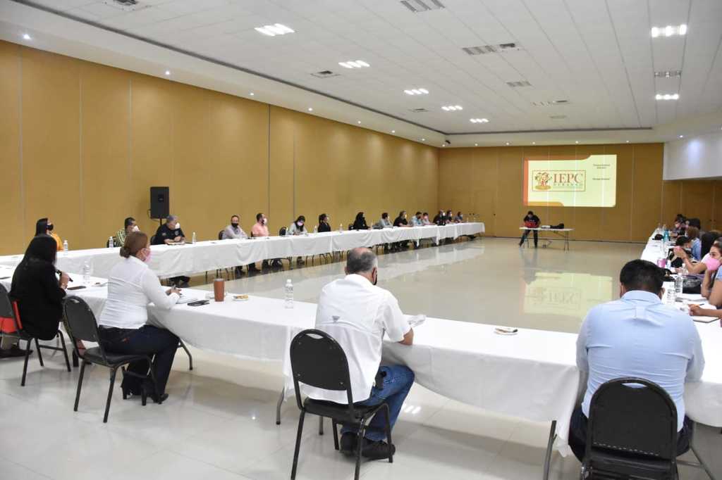 El personal directivo y la alcaldesa Marina Vitela recibieron instrucción por parte de la consejera electoral, Laura Bringas Sánchez.