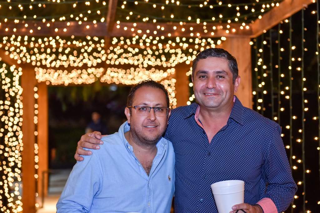 Los amigos José Ignacio Román y Antonio Padrelin celebraron en la noche de premiación del Torneo Anual de Golf.
