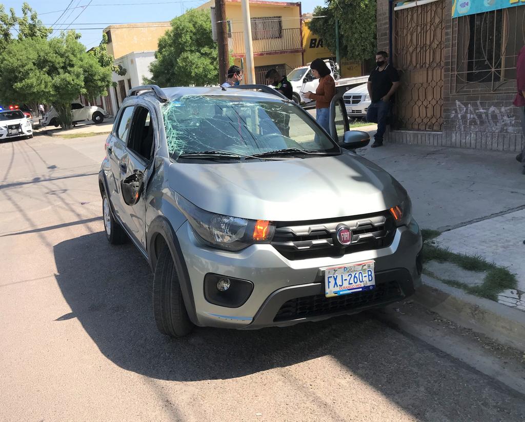 La unidad no respetó el alto en la calle Escobedo y se impactó contra un automóvil de la marca Fiat, color gris, modelo 2018, mismo que era tripulado por un joven de 30 años de edad.
(EL SIGLO DE TORREÓN)