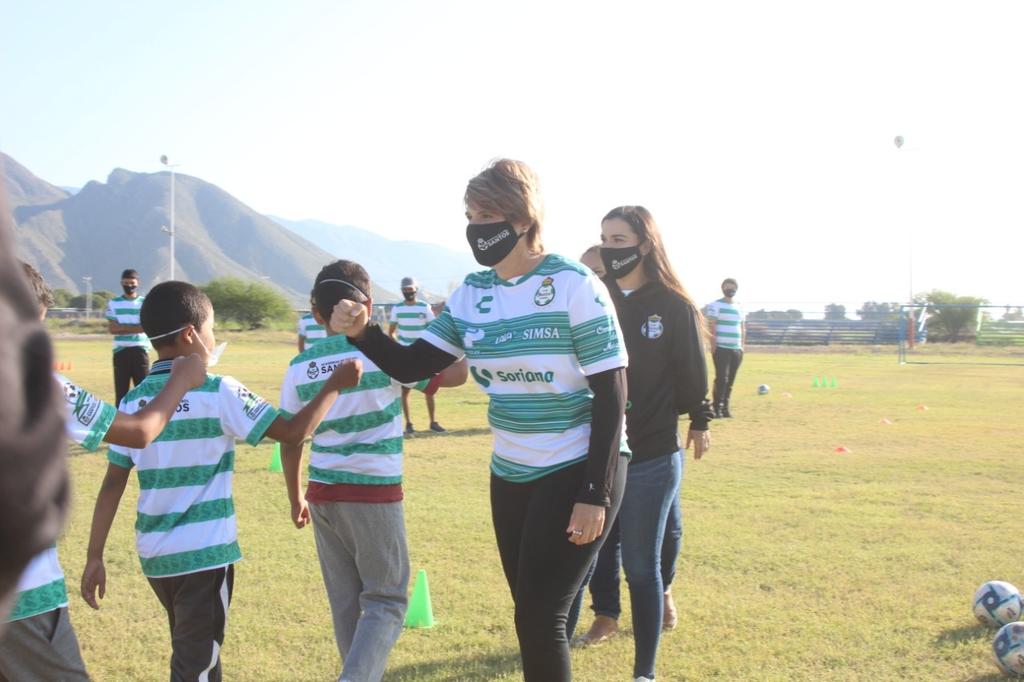 Niñas, niños y adolescentes de Cuatro Ciénegas participaron este fin de semana en las Clínicas Guerreras, donde practicaron deporte, entrenamiento físico, además de la convivencia dentro de la nueva normalidad.