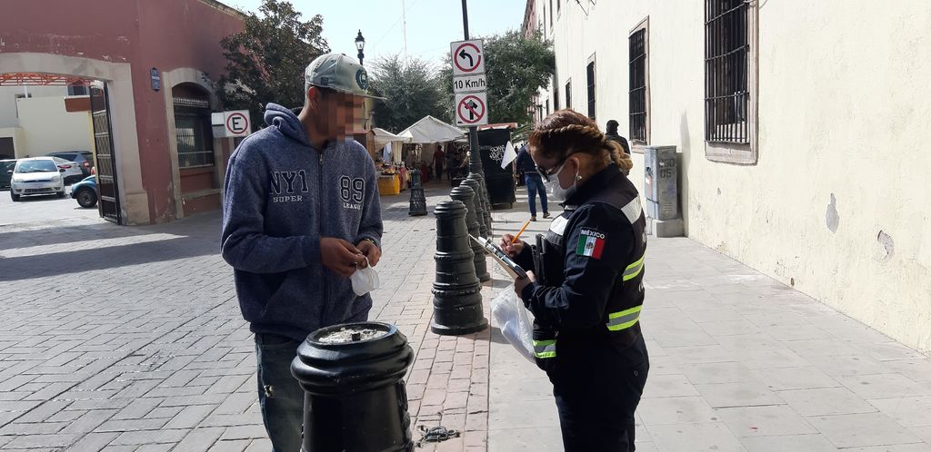 La Dirección Municipal de Seguridad Pública de Durango se encuentra infraccionando a quien no traiga cubrebocas. (EL SIGLO DE TORREÓN) 