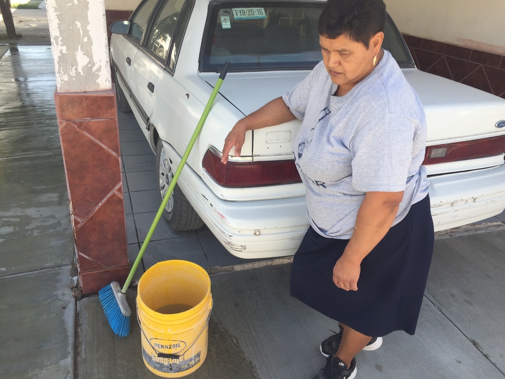 Vecinas de la colonia Nogales en Lerdo aseguran que la presión de agua es insuficiente en sus domicilios desde hace años.