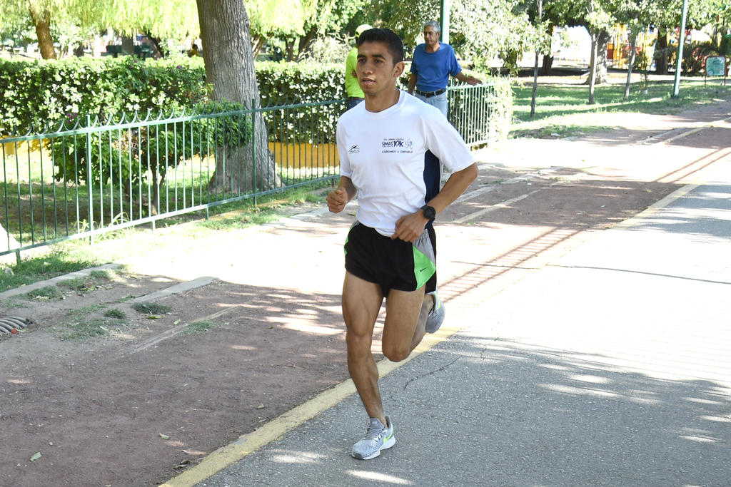 El maratonista Juan Joel Pacheco fue seleccionado ganador del Premio Estatal del Deporte de Coahuila, como Atleta Absoluto, al lograr su boleto para los Juegos Olímpicos de Tokio, que fueron aplazados para el próximo año. (ARCHIVO)