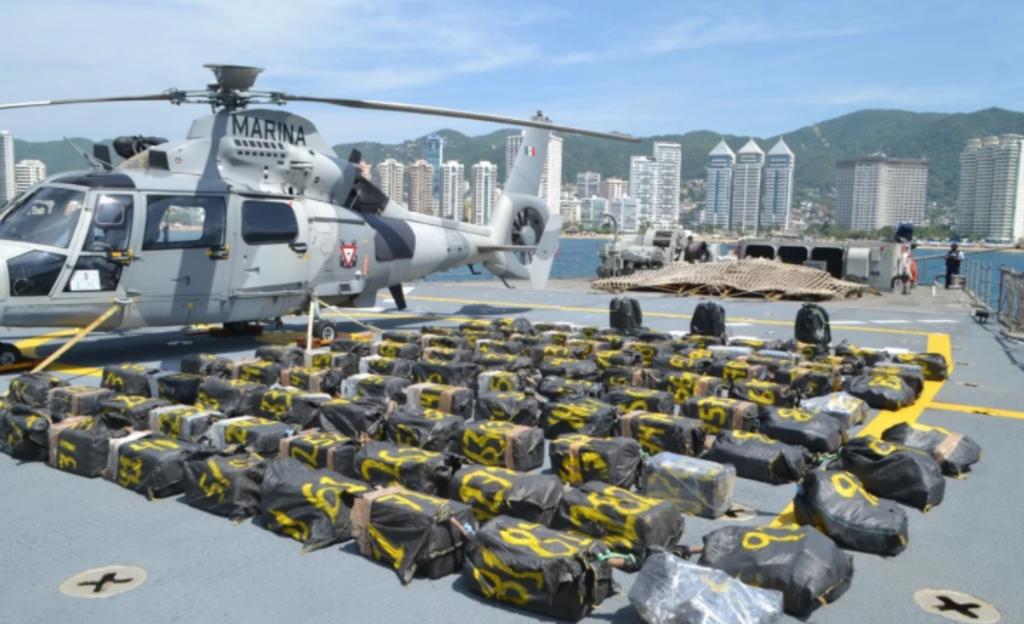 Tan sólo esta semana, el personal naval en funciones de Guardia Costera aseguró 2 mil 800 kilogramos de dicha droga, cuyo valor por kilogramo en el mercado ilícito se estima en 238.625 pesos y 12.5 dólares americanos. 
(ESPECIAL)