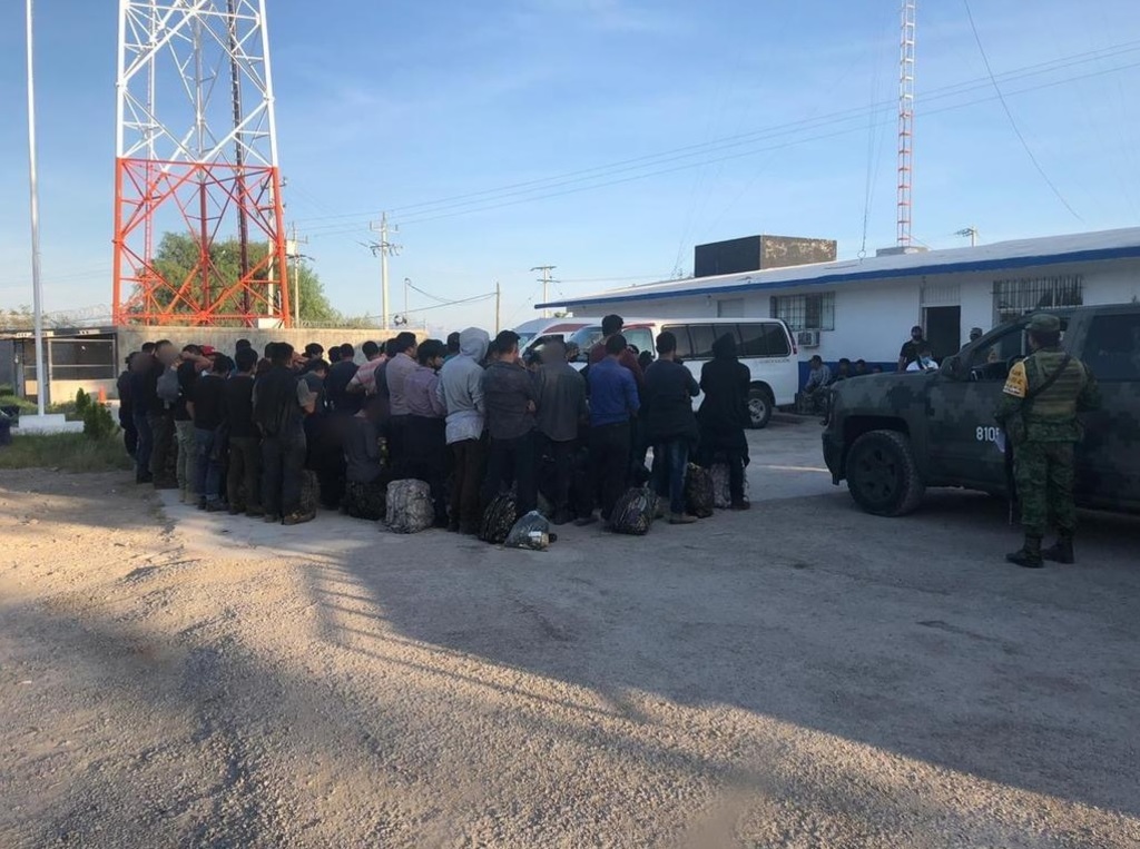 Los 75 migrantes fueron trasladados a las instalaciones del INM en Monclova.