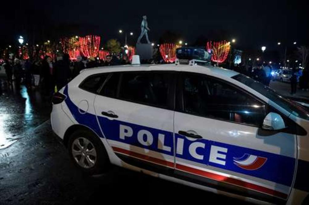 Francia vivió este viernes un nuevo atentado islámico por las imágenes de Mahoma: un profesor de secundaria que había mostrado una durante una clase sobre libertad de expresión fue decapitado por un joven de 18 años que fue abatido poco después por la policía. (ARCHIVO)