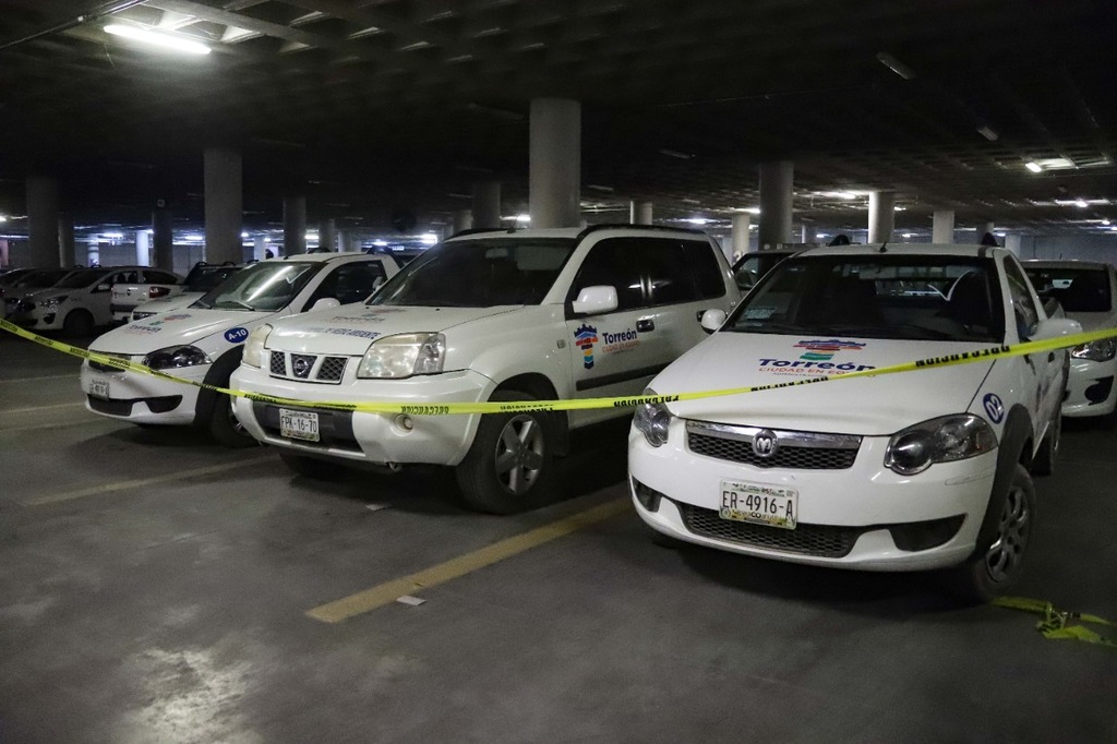Vehículos oficiales del Municipio de Torreón permanecerán resguardados este fin de semana en el estacionamiento subterráneo de la presidencia municipal.