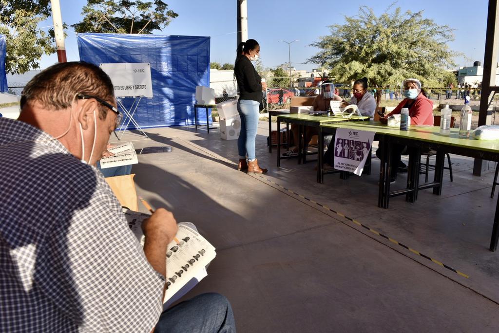 Dos estados mexicanos —Coahuila (frontera con Texas) y el central Hidalgo— celebraban el domingo sus elecciones locales en medio de la pandemia del nuevo coronavirus. El primero lo hacía para renovar su asamblea y el segundo para elegir a sus alcaldes. (ERICK SOTOMAYOR)