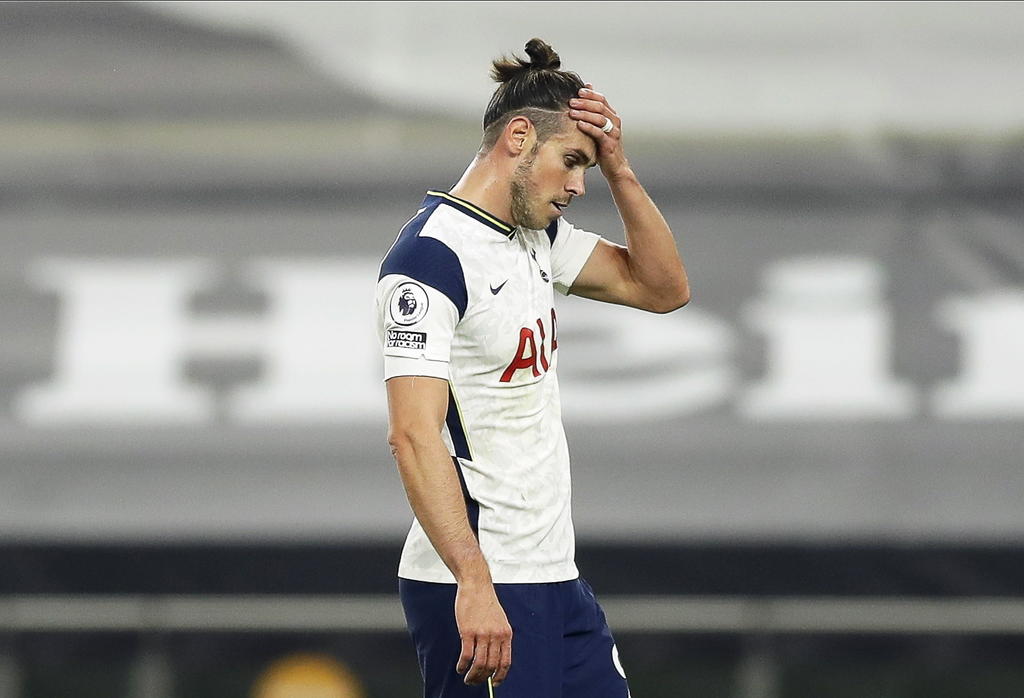 El galés Gareth Bale volvió a debutar con el Tottenham siete años después de su marcha del club de Londres para reforzar al Real Madrid, tras sustituir al holandés Steven Bergwijn a veinte minutos del final del duelo ante el West Ham. (ARCHIVO)