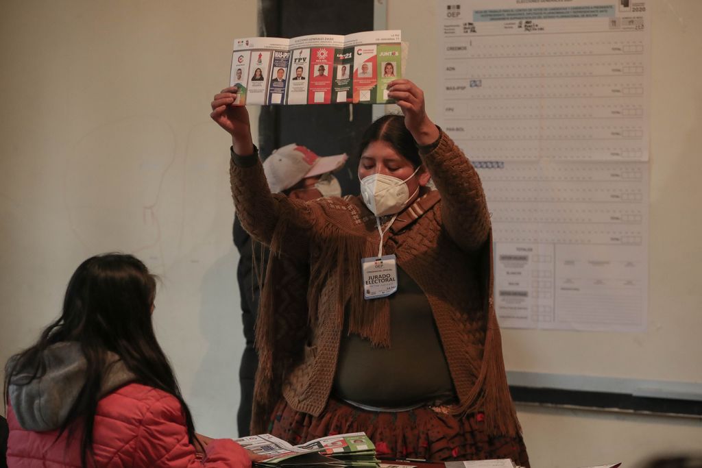 Bolivia recibió alrededor de 7.3 millones de electores en todo el país con una masiva participación. (EFE) 