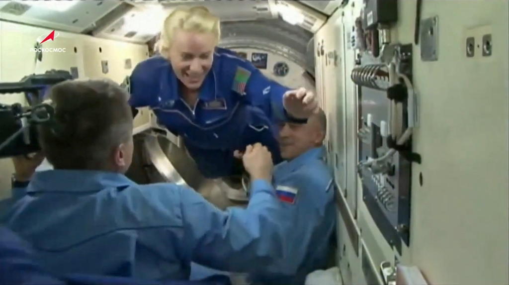 La tripulación de la Estación Espacial Internacional (EEI) selló temporalmente el escape de aire detectado en agosto pasado, informó la agencia espacial rusa, Roscosmos. (ARCHIVO) 