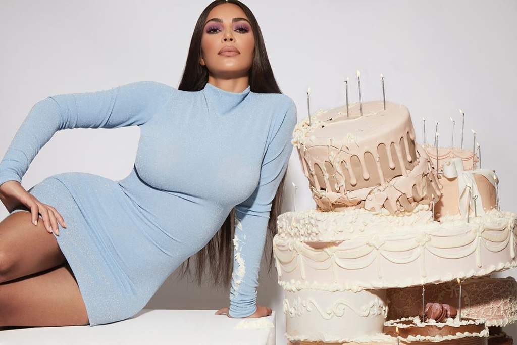 Celebridad, empresaria y reina por antonomasia de los “selfies”, así es Kim Kardashian, un icono de la era “instagrammer” que hoy cumple 40 años. (INSTAGRAM)  