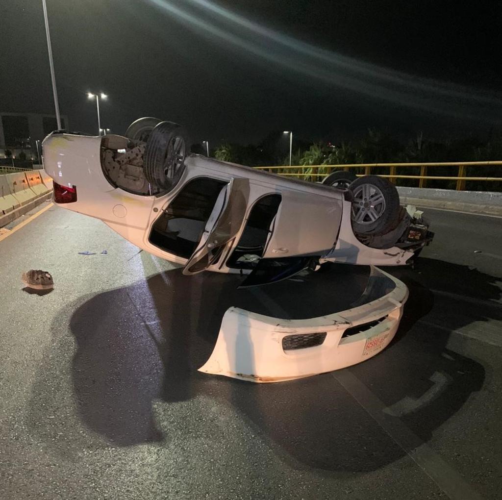 El conductor responsable del accidente se identificó como Álvaro, de 33 años de edad, quien manejaba un vehículo de la marca Dodge, línea Avenger, color blanco, modelo 2011.
(EL SIGLO DE TORREÓN)