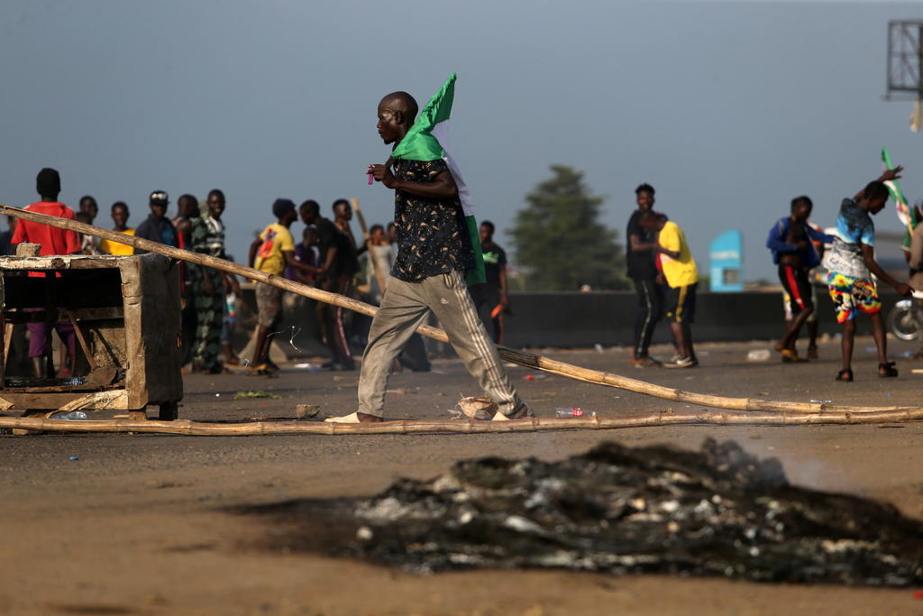 Al menos 56 personas han muerto en Nigeria desde que comenzaran el pasado día 8 las protestas a favor del fin de la violencia policial en el país, 38 de ellas durante la represión militar de este martes en Lagos (sureste), confirmó hoy a Efe Amnistía Internacional (AI). (ARCHIVO) 