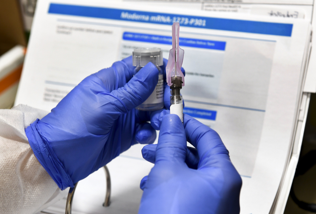 En un comunicado, la compañía asegura que hasta el momento un total de 25,650 pacientes han recibido dos dosis de la vacuna. (ARHCIVO) 