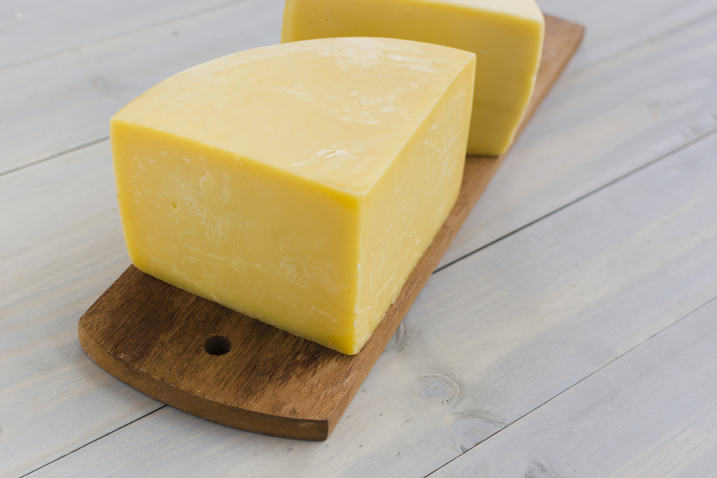 Las imitaciones se pueden identificar por su apariencia, sabor y su falta de aroma a queso. (ARCHIVO)