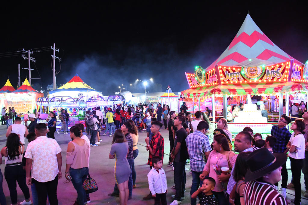 La Feria de Torreón, que pensaba traer grandes artistas para este año y ofrecer nuevas atracciones, emitió hoy un comunicado en el que ha anunciado la cancelación de sus actividades.
(ARCHIVO)