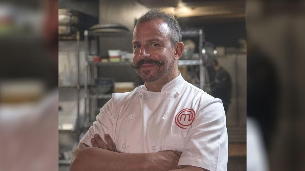 TV Azteca decidió compartir en un comunicado la razón por la que el chef Benito Molina, ya no formará parte de los jueces. (ESPECIAL)
