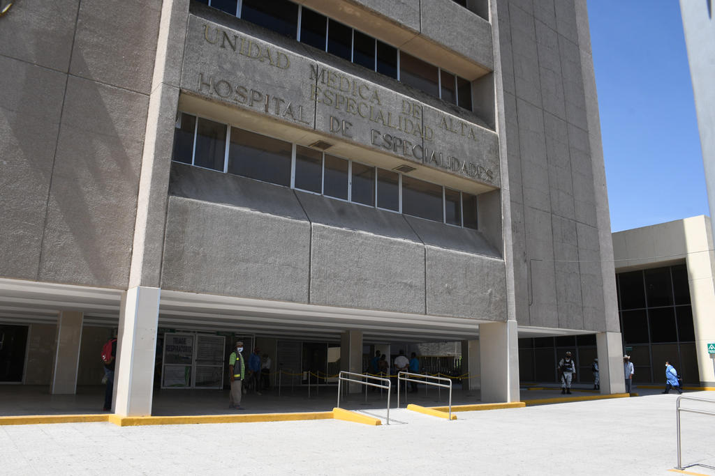 Ana Iracema Ramos Sánchez, directora de la UMAE en Torreón, detalló que de ese 82 por ciento de ocupación, 14 pacientes se encuentran graves e intubados.
(ARCHIVO)