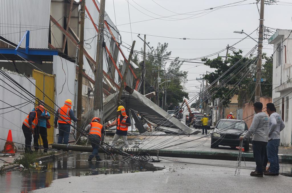 El Caribe mexicano resintió este martes el impacto del huracán Zeta, el segundo ciclón en menos de un mes que golpea la infraestructura turística de la Península de Yucatán, aunque sin dejar heridos o fallecidos. (EFE)