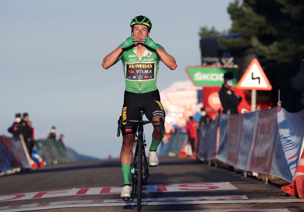 Celebra Primoz Roglic tras ganar la etapa 8 de la Vuelta a España. (EFE)