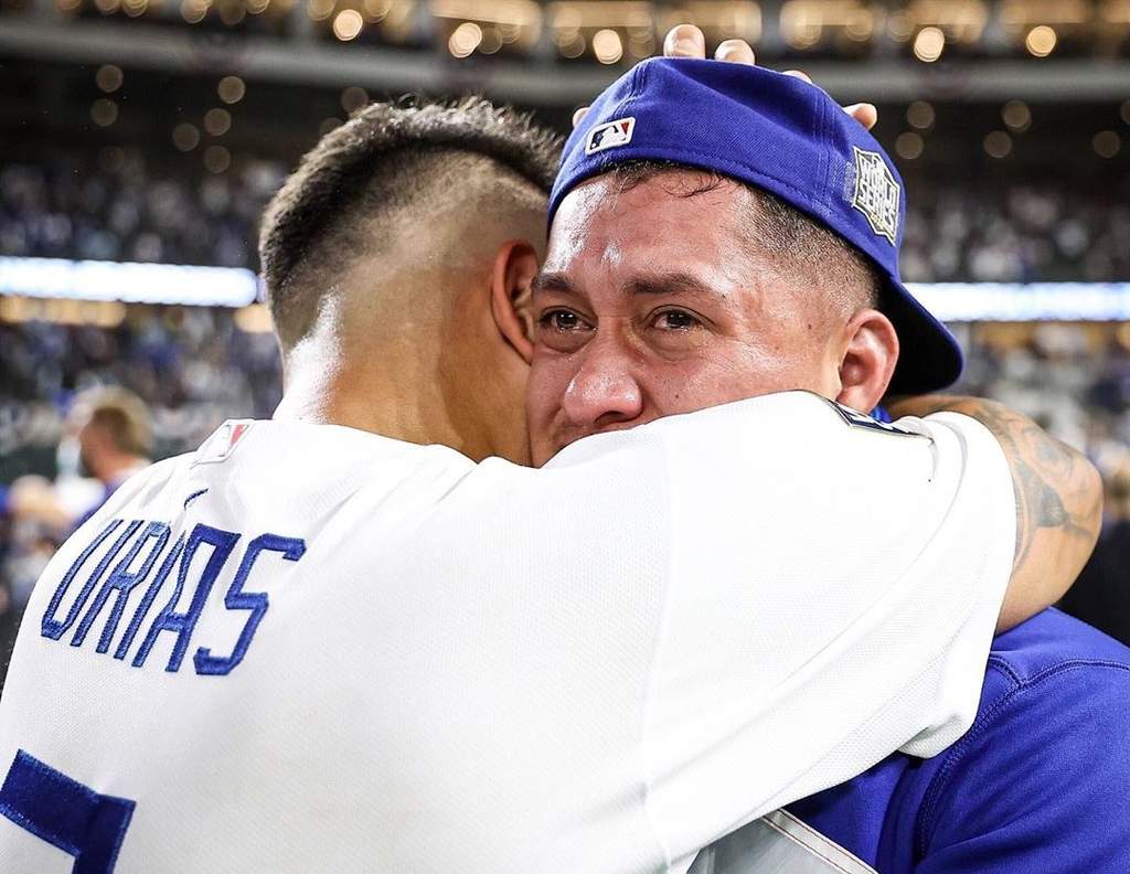 Julio Urías y Víctor González fueron piezas clave para que los Dodgers conquistaran la Serie Mundial. (Tomada de Instagram)