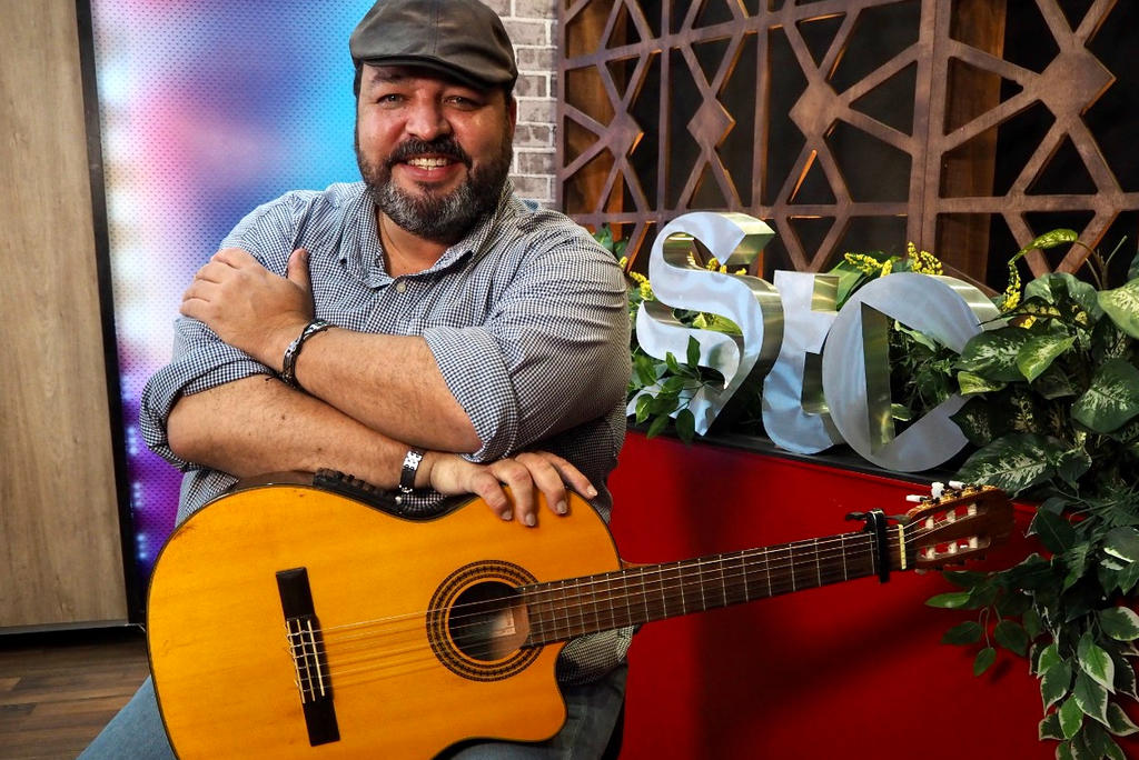 El cantautor lagunero, Juan Carlos Esparza, murió esta mañana a consecuencia de COVID-19, dejando un gran vacío entre sus familiares, amigos y seguidores de su música. (EL SIGLO DE TORREÓN)