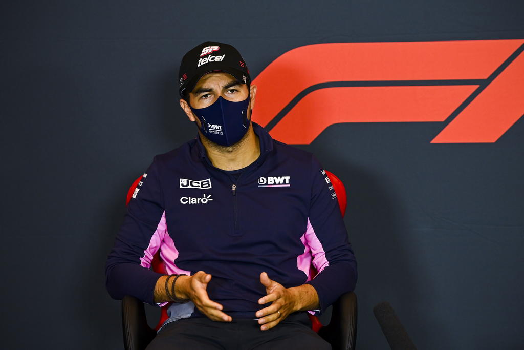 El piloto mexicano Sergio 'Checo' Pérez admitió que no descarta acabar la próxima temporada en Red Bull, donde acompañaría al neerlandés Max Verstappen. (ARCHIVO)