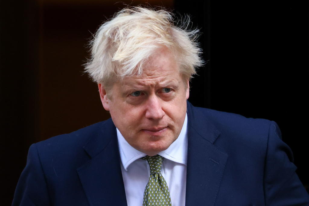 El primer ministro británico, Boris Johnson, contempla decretar un nuevo confinamiento nacional la próxima semana ante el alarmante crecimiento de casos positivos de COVID-19 en el país en los últimos días, según el diario 'The Times'. (ARCHIVO)