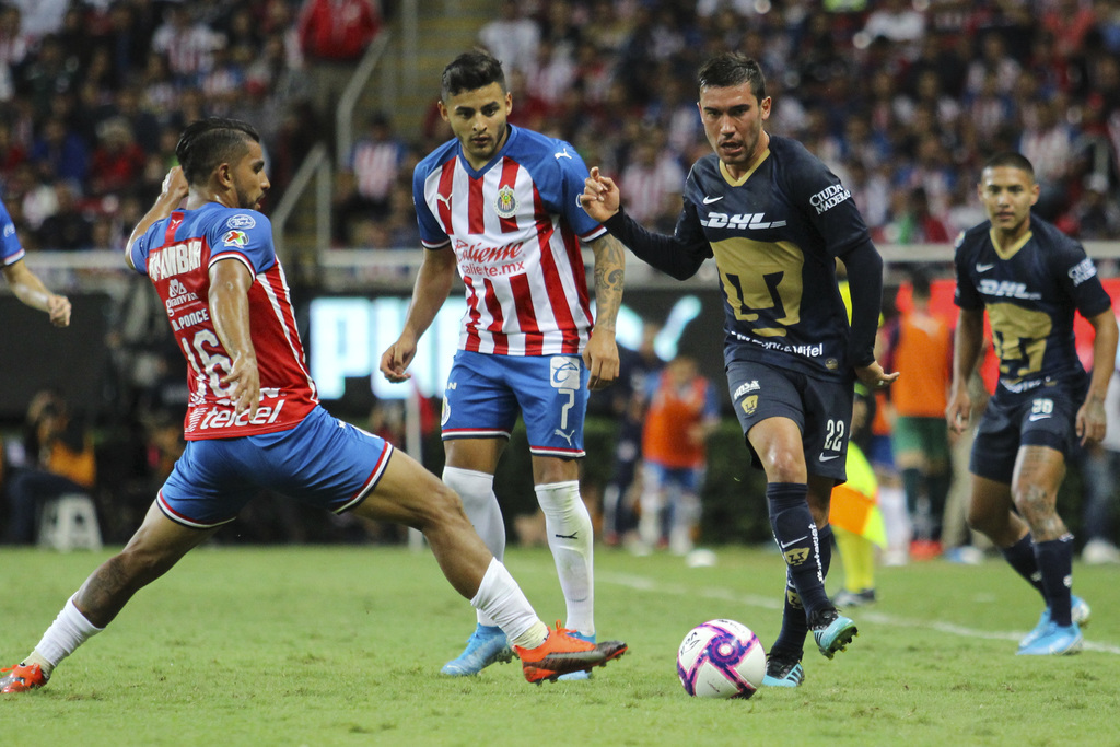 Pumas busca terminar entre los cuatro primeros lugares, mientras que Chivas quiere acabar entre el 5 y 8. (JAM MEDIA)