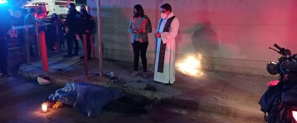 El accidente sucedió alrededor de las 20:30 horas del viernes sobre la avenida Paseo Central y Calle del Serafín del fraccionamiento La Fuente de Torreón.
(EL SIGLO DE TORREÓN)