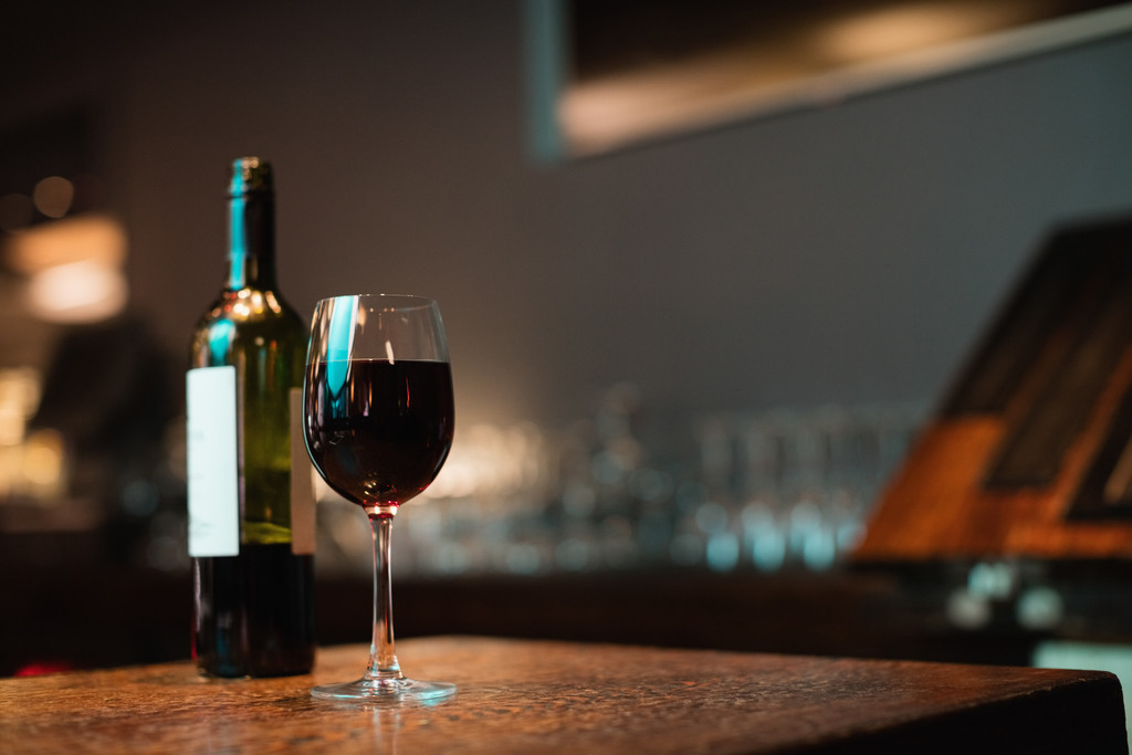 Tomar vino tinto puede ser benéfico para el organismo, siempre y cuando se haga con moderación.