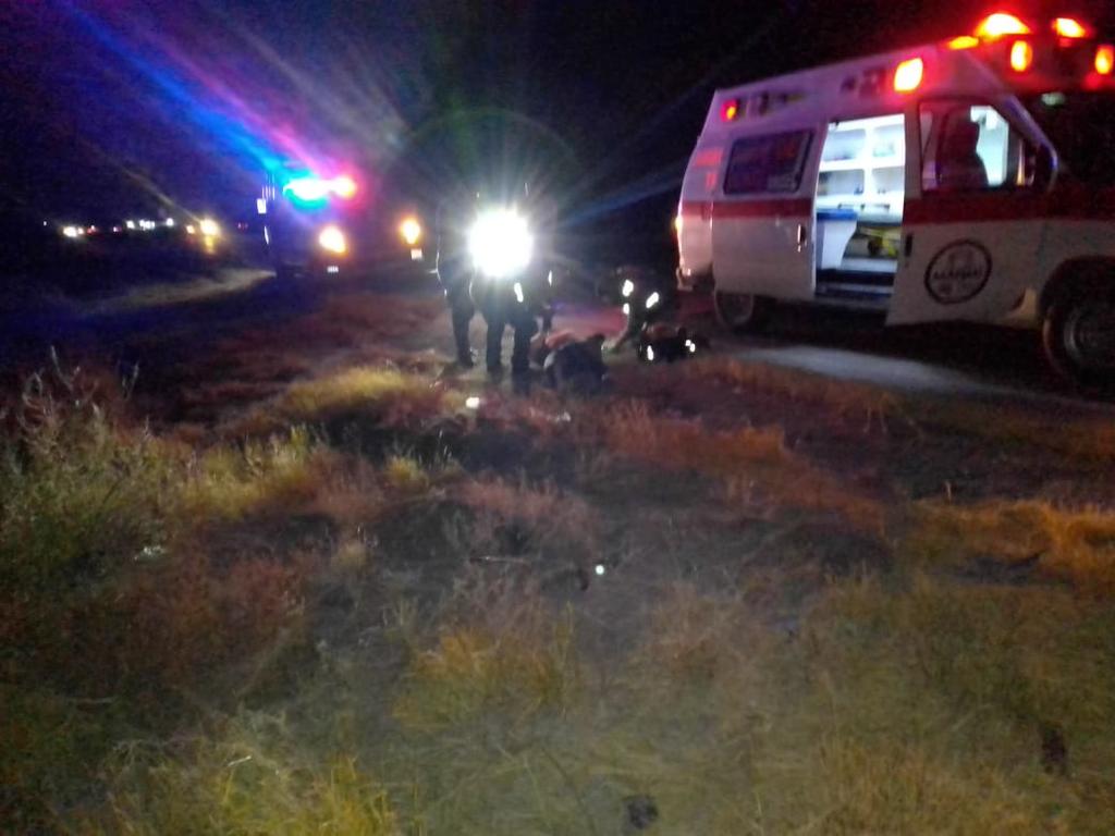 El accidente ocurrió cerca de las 21:50 horas a la altura del kilómetro 32 de la carretera libre Gómez Palacio-Jiménez, muy cerca del restaurante “El Lagunero”.
(EL SIGLO DE TORREÓN)