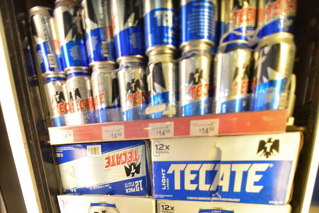 Autoridades municipales de Torreón se encuentran atentas ante un posible incremento de compradores de bebidas alcohólicas en expendios, tiendas de autoservicios y negocios con licencia de venta de licores en general, esto ante la Ley Seca que se ha implementado en el estado de Durango en el marco de la pandemia del COVID-19.
(ARCHIVO)