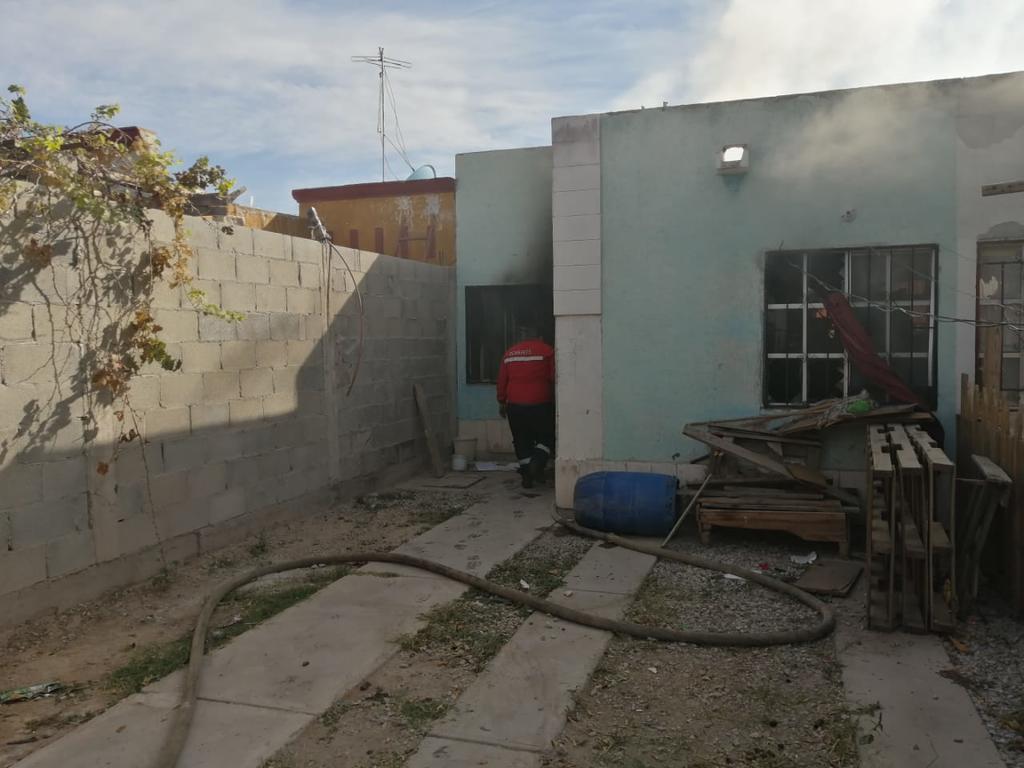 La tarde de este martes se registró un incendio en el interior de un domicilio del fraccionamiento Ampliación San Antonio de la ciudad de Gómez Palacio. (EL SIGLO DE TORREÓN)