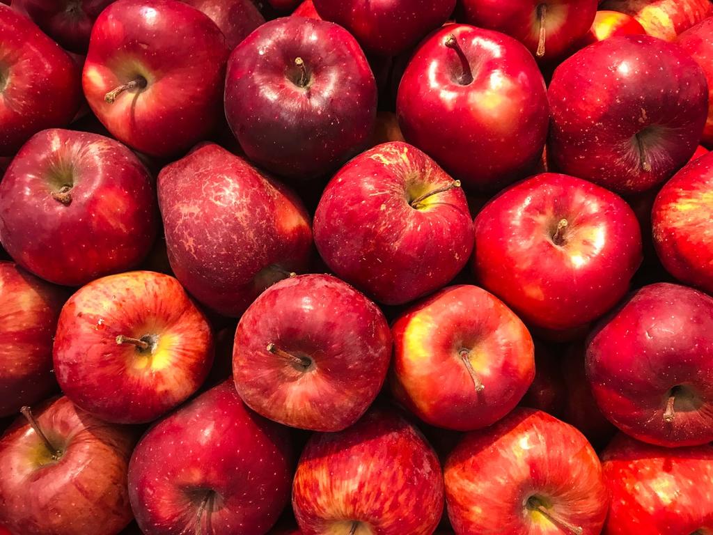 Las manzanas son una de las frutas que más propiedades benéficas aportan a la salud, tal vez has escuchado la frase 'una manzana al día mantiene alejado al médico'. Lo que se debe a su composición y a los nutrientes que tienen. (Especial) 
