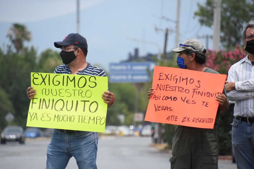 Trabajadores de Altos Hornos de México se han manifestado para exigir finiquitos.